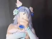 可愛次元少女邊拿手機自拍邊摳小穴